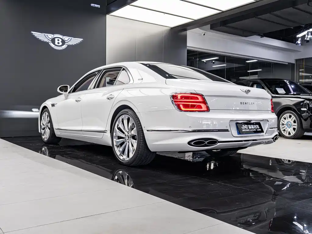 Bentley Flying Spur 2025 — фото 18