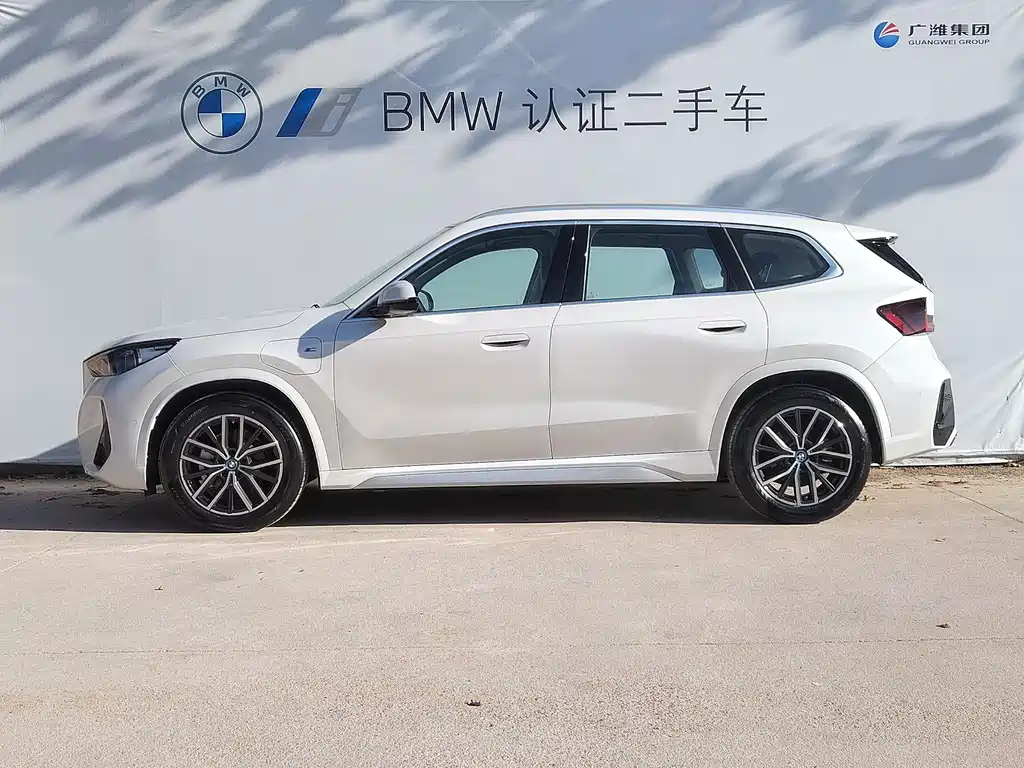 BMW iX1 2025