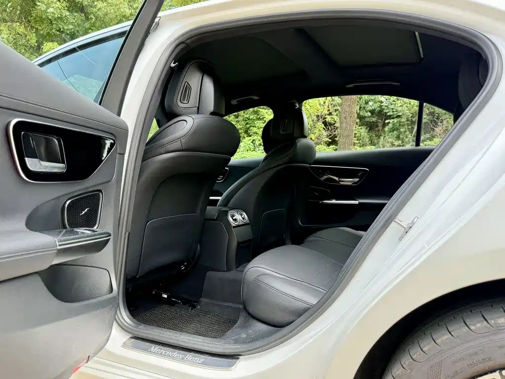 Mercedes-Benz C-Class 2024 — фото 12