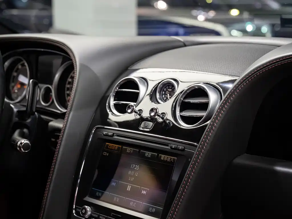 Bentley Continental 2014 — фото 8