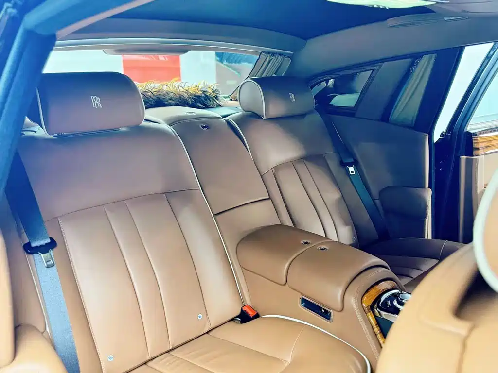 Rolls-Royce Phantom 2016 — фото 10
