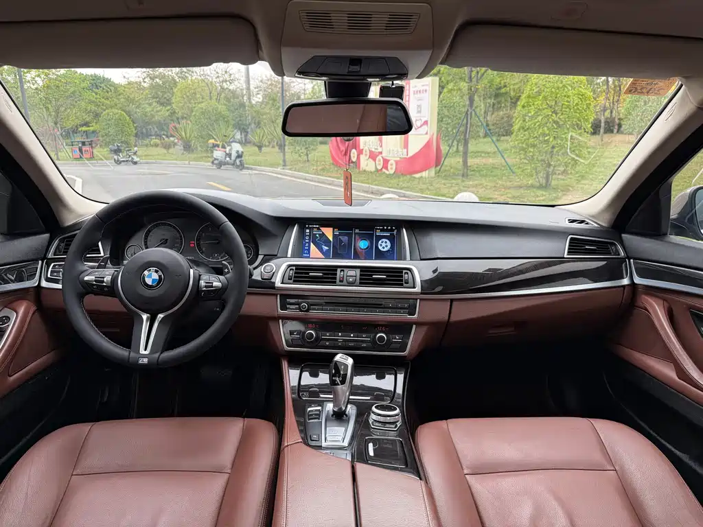 BMW 5 Series 2015 — фото 9