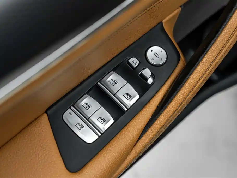 BMW 5 Series 2021 — фото 16