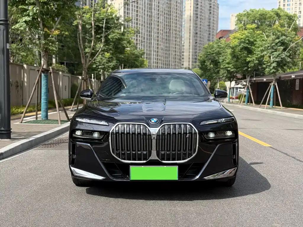 BMW i7 2023 — фото 2