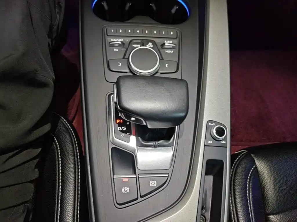 Audi A4L 2018 — фото 14
