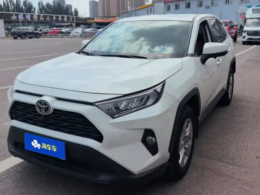 Toyota RAV4 2020 — фото 1