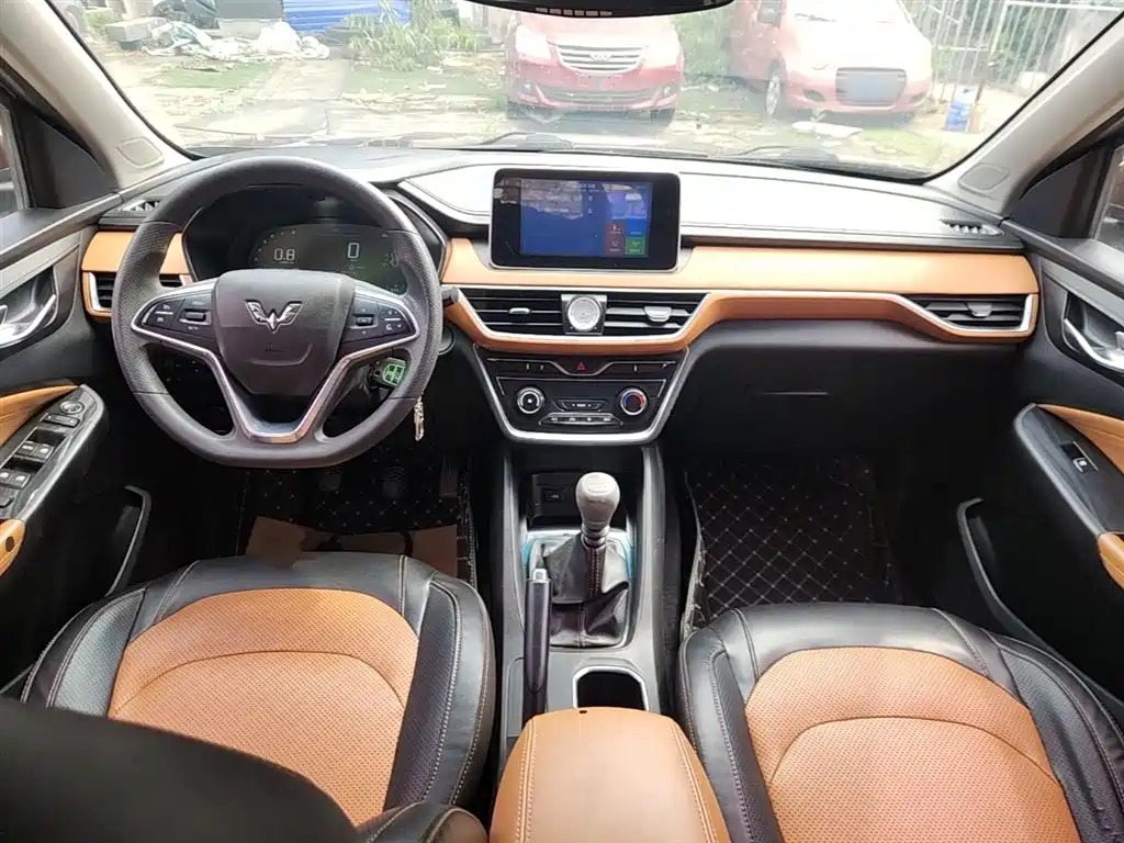 Wuling Hongguang S3 2018 — фото 10