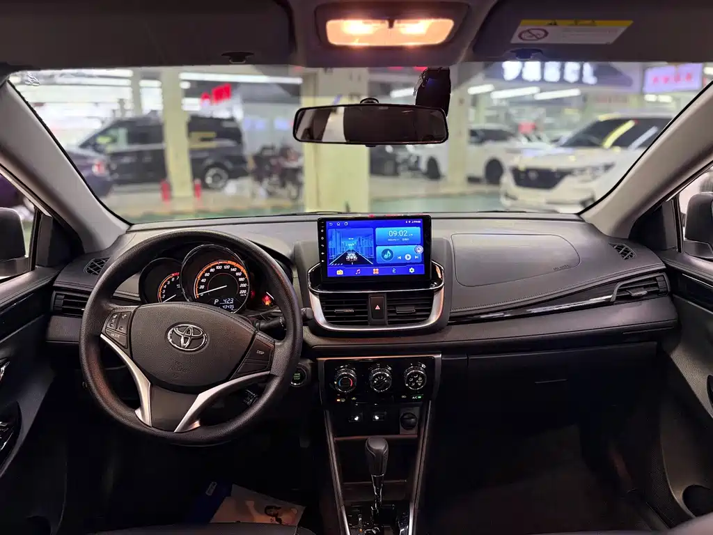 Toyota Yaris L 2021 — фото 9