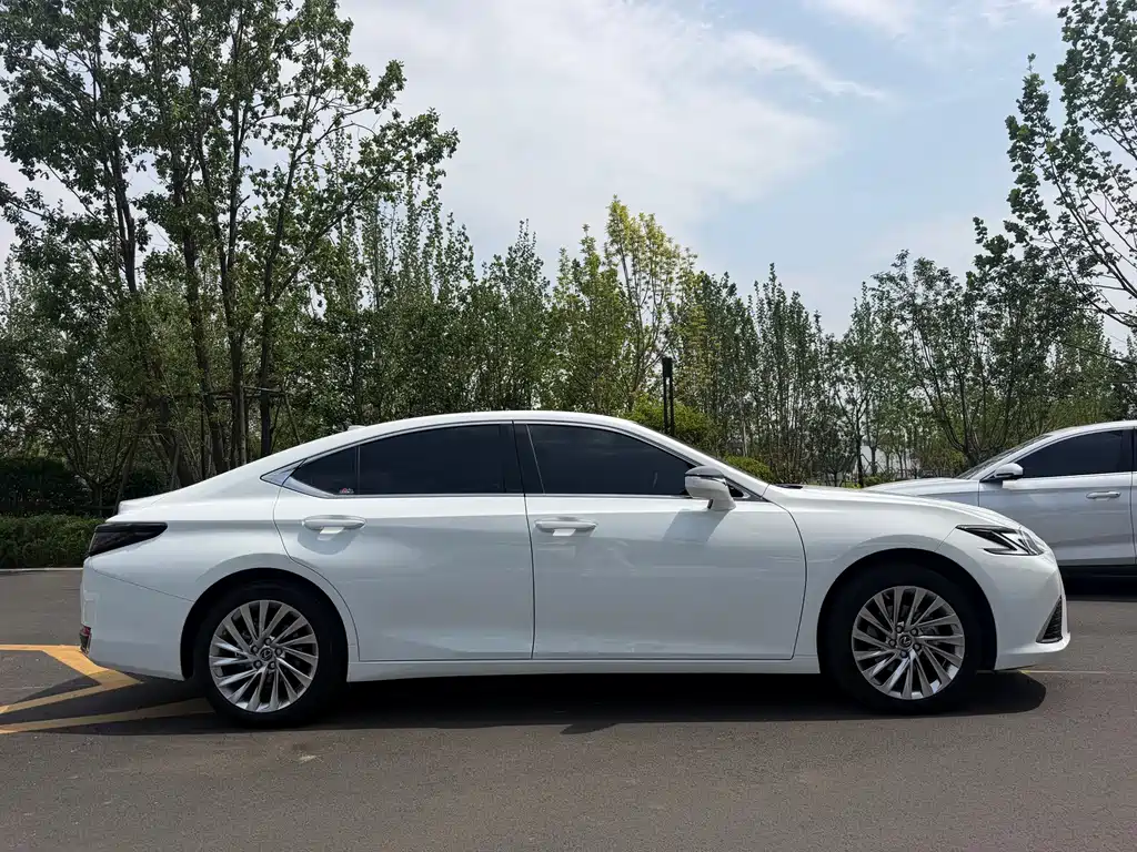 Lexus ES 2026
