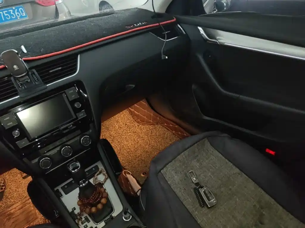 Skoda Octavia 2017 — фото 13