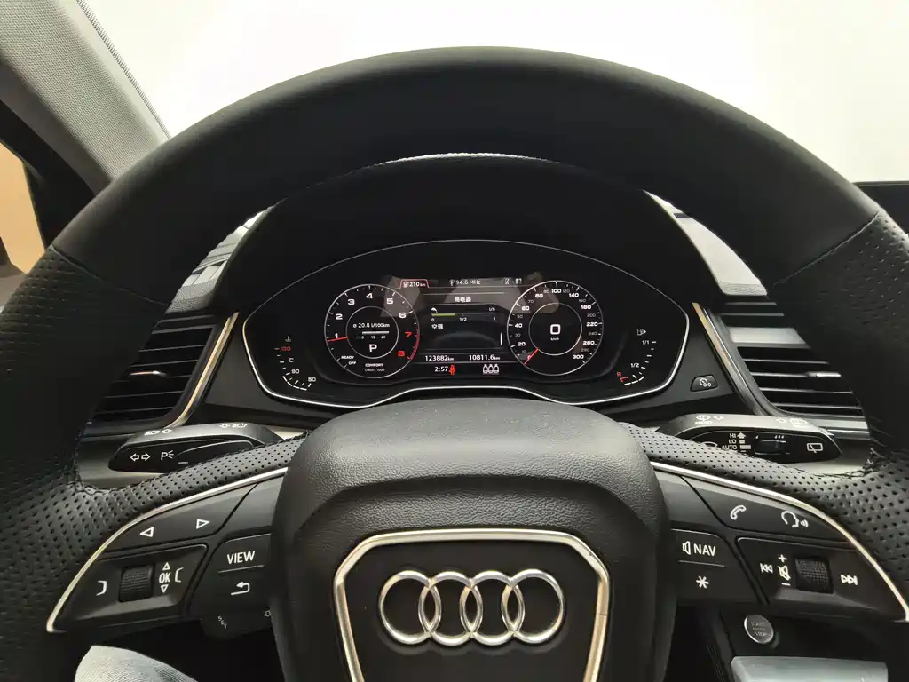 Audi Q5L 2020 — фото 12