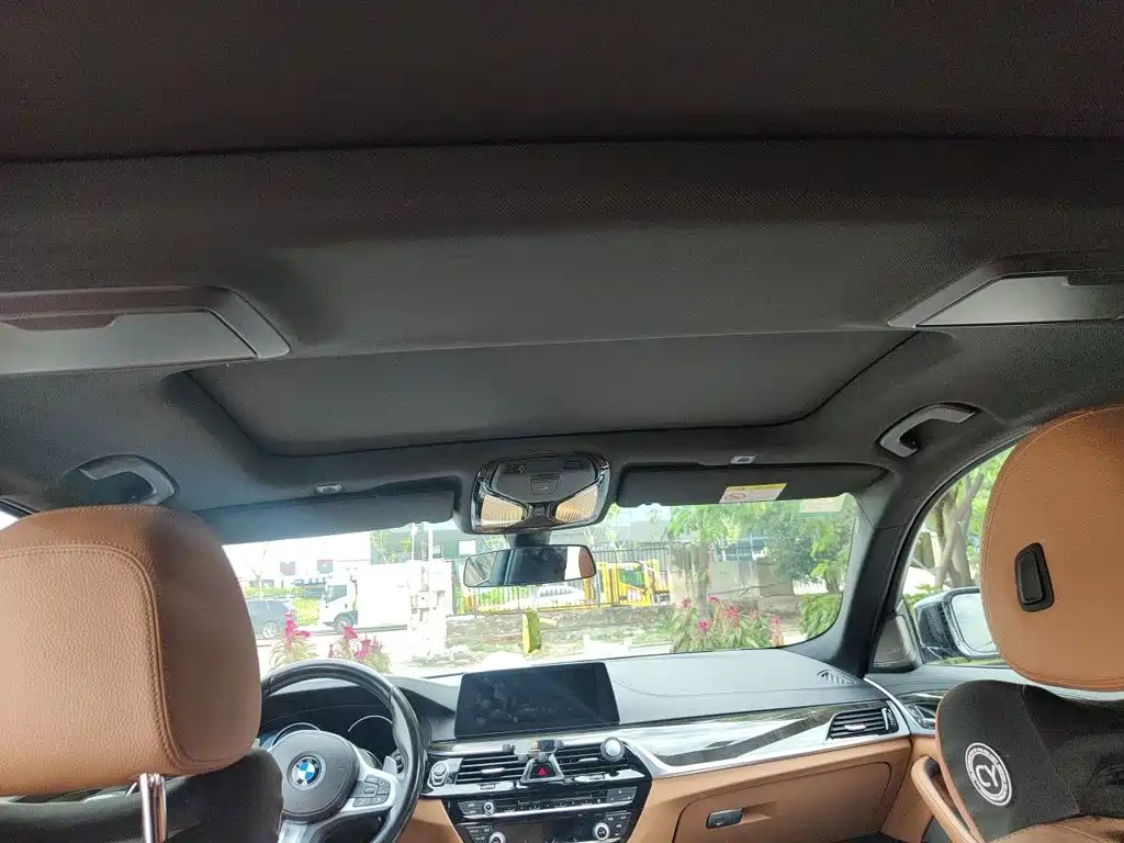 BMW 5 Series 2018 — фото 19