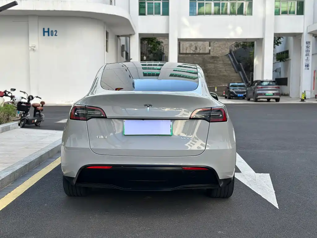 Tesla Model Y 2023 — фото 5