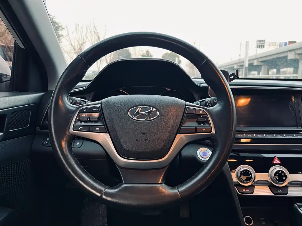 Hyundai Elantra 2020 — фото 16