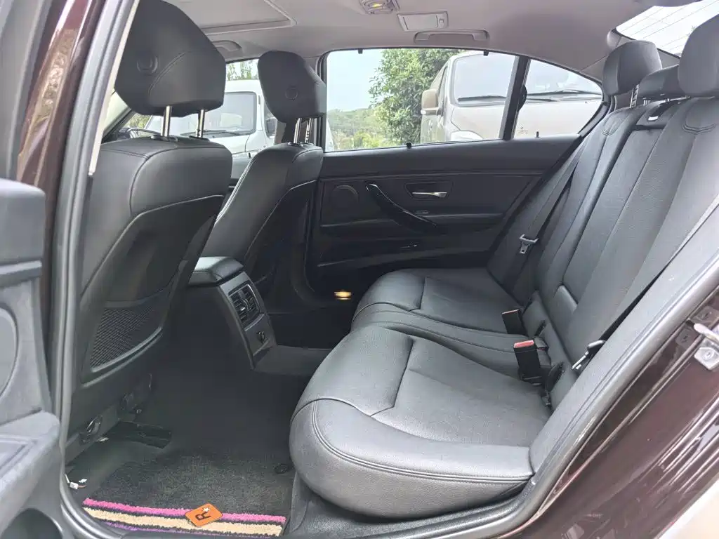BMW 3 Series 2017 — фото 13