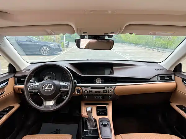 Lexus ES 2016