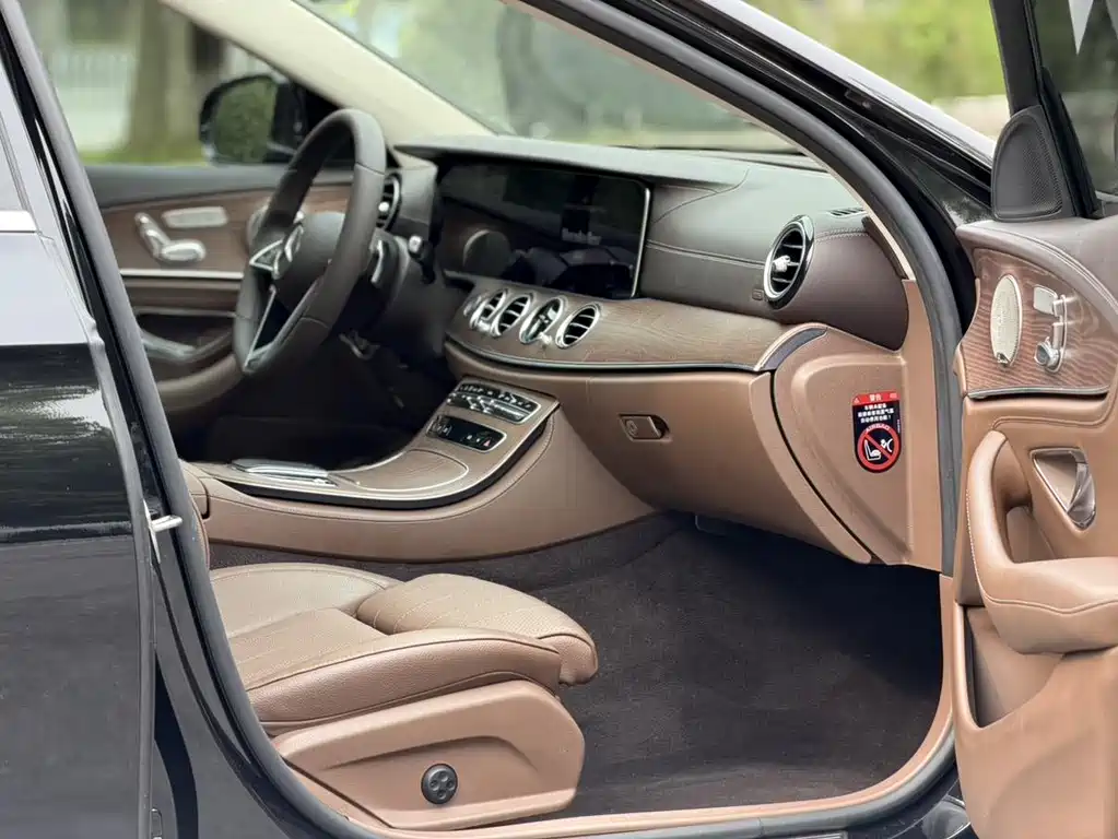 Mercedes-Benz E-Class 2022 — фото 12