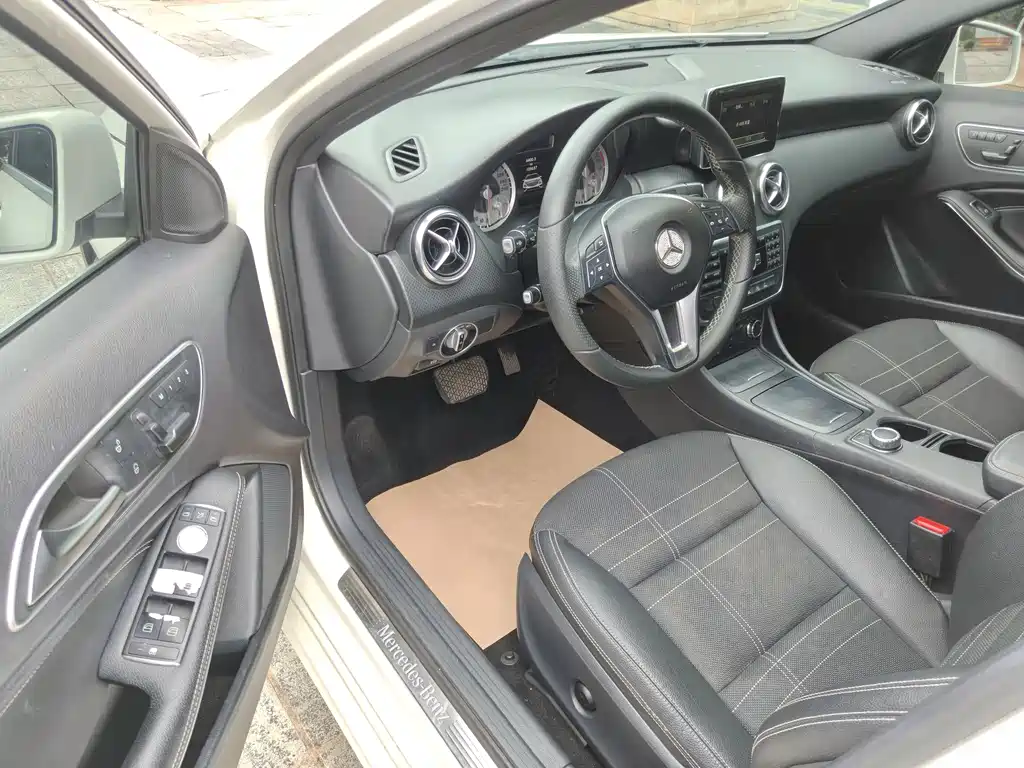 Mercedes-Benz A-Class 2015 — фото 11