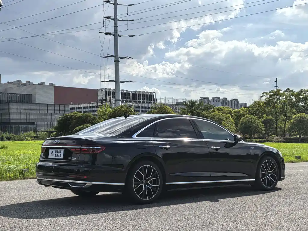 Audi A8 2021 — фото 21