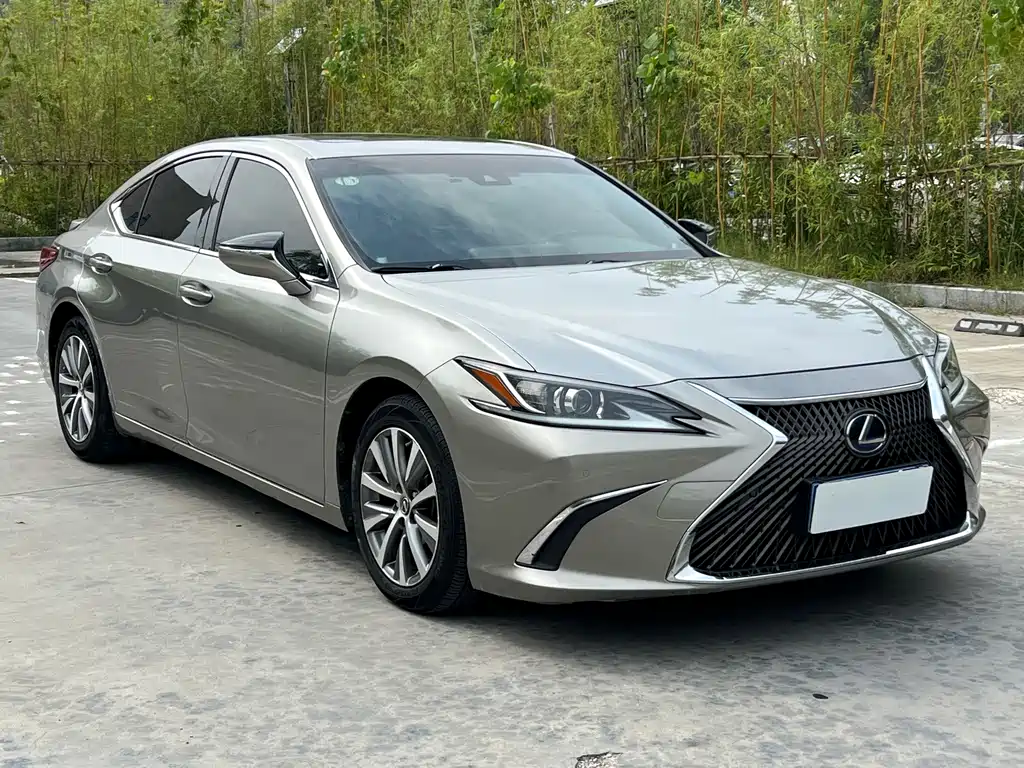Lexus ES 2018 — фото 3