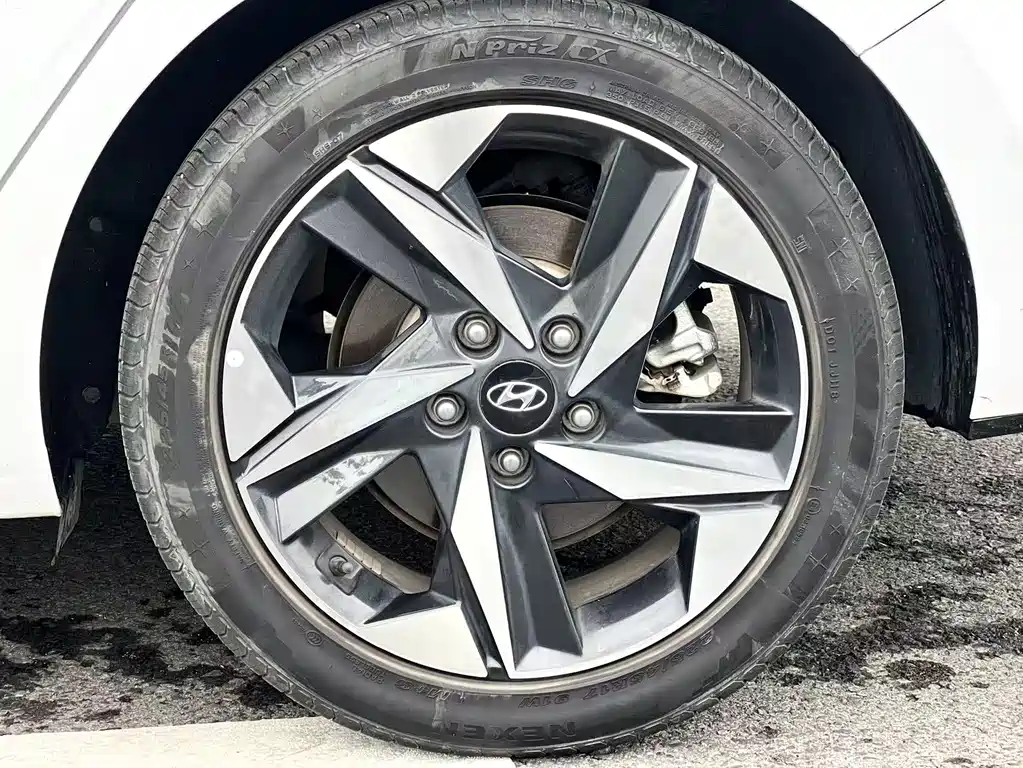 Hyundai Elantra 2021 — фото 16
