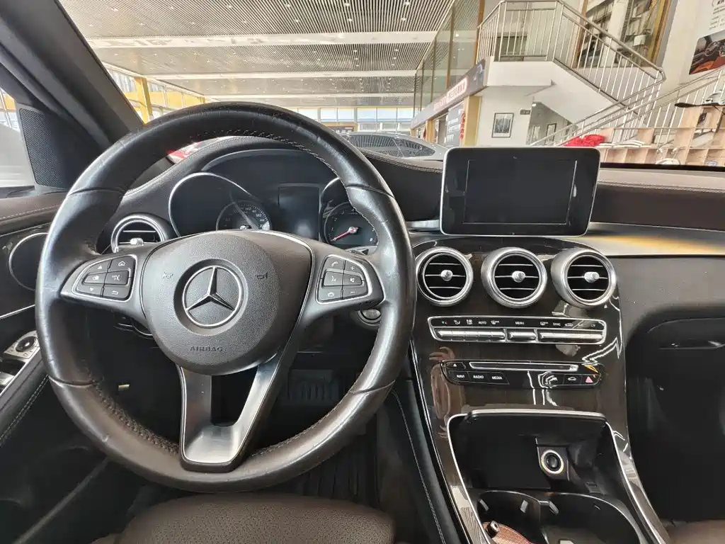 Mercedes-Benz GLC 2017 — фото 16