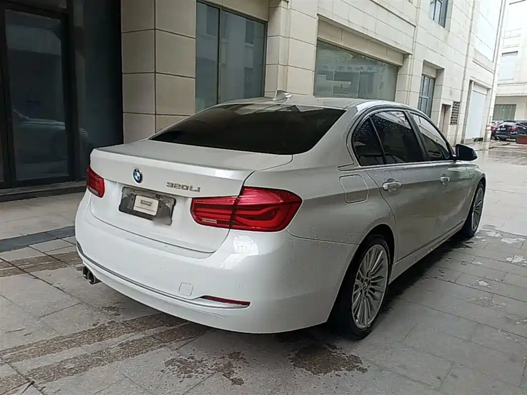BMW 3 Series 2018 — фото 7