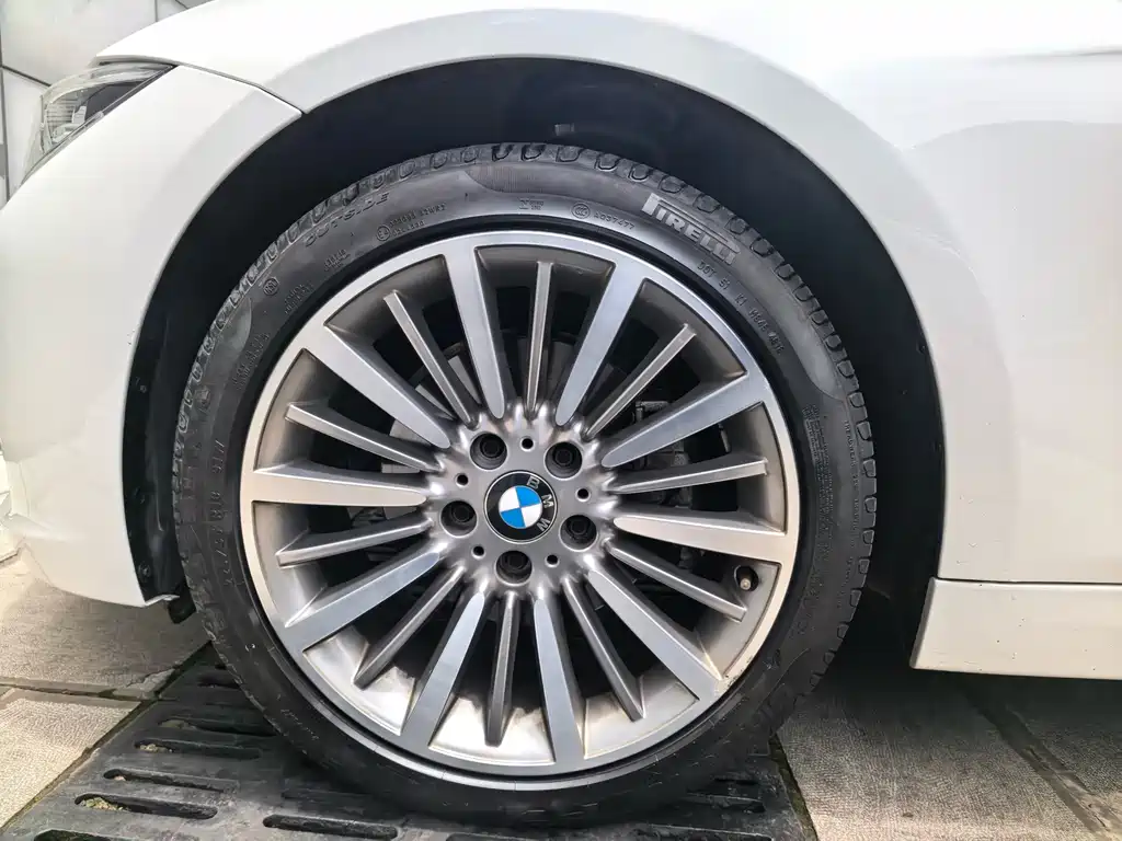 BMW 3 Series 2019 — фото 24