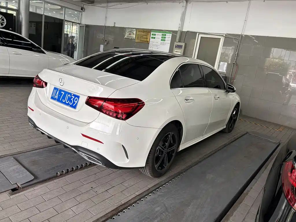 Mercedes-Benz A-Class 2024 — фото 17