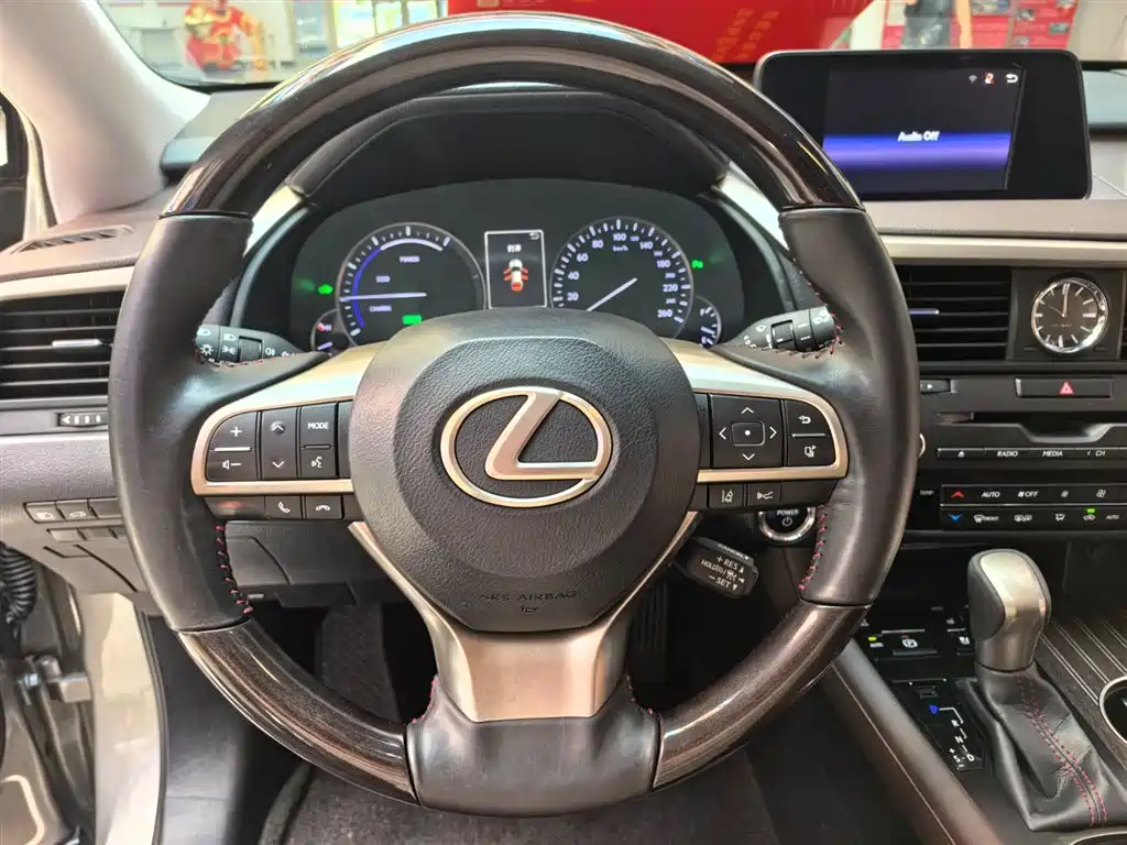 Lexus RX 2018 — фото 13