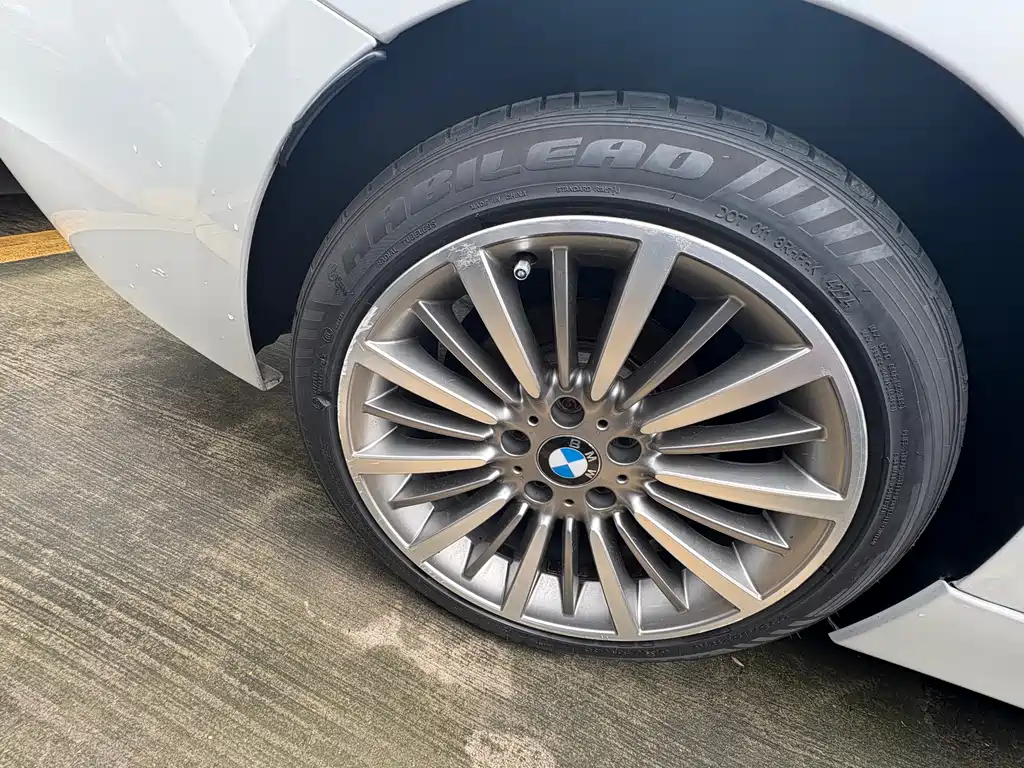 BMW 3 Series 2019 — фото 15