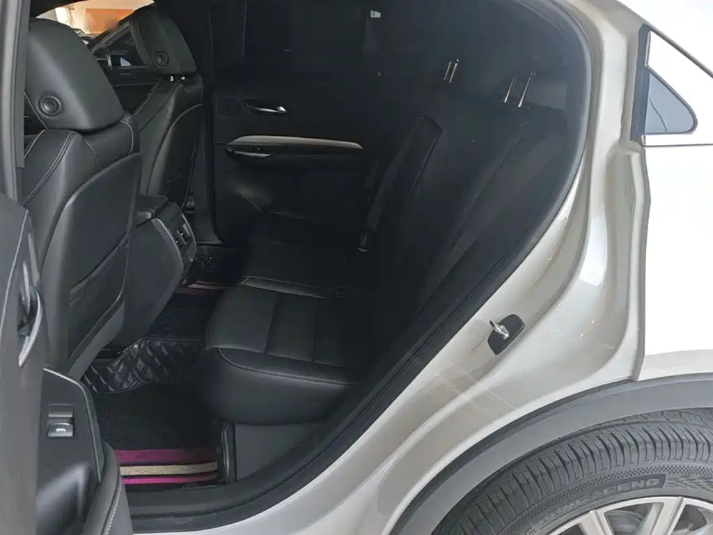 Cadillac XT4 2019 — фото 17