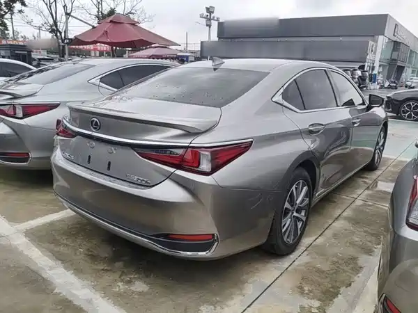 Lexus ES 2021