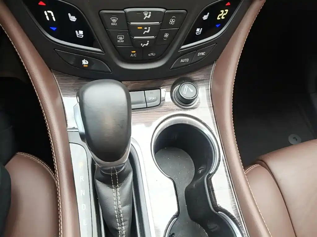 Buick Envision Plus 2017 — фото 14
