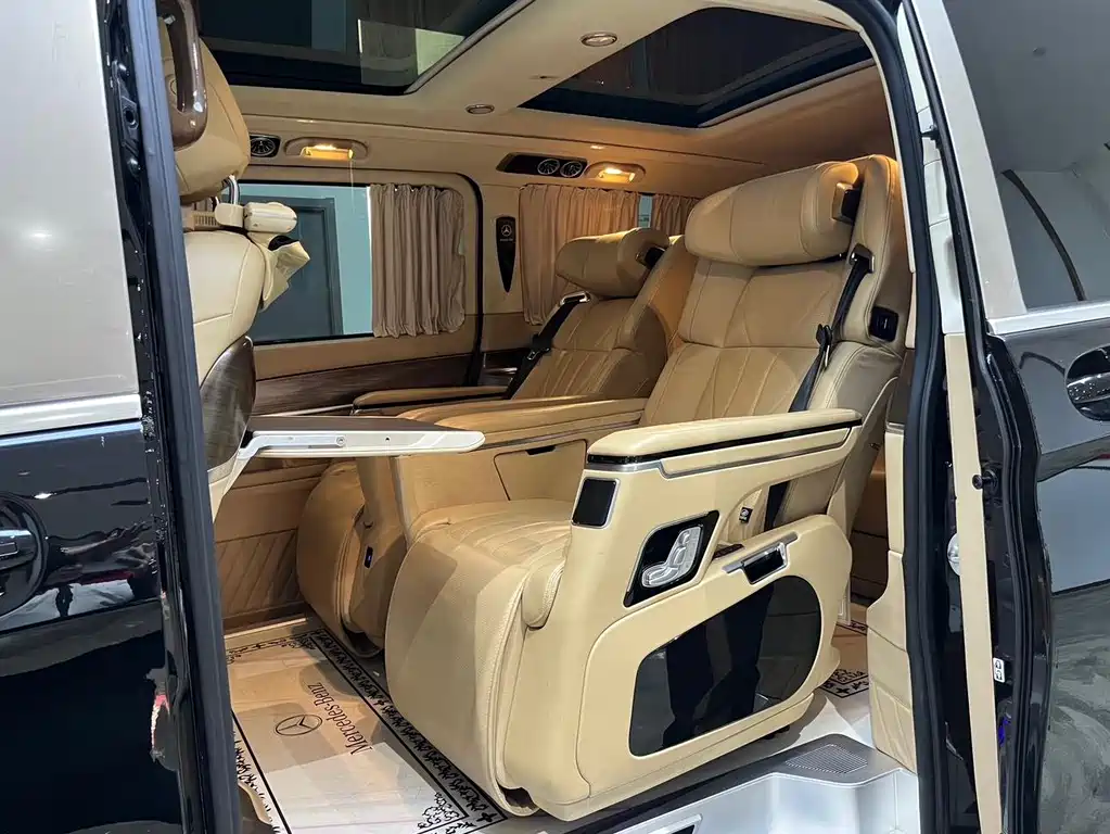 Mercedes-Benz V-Class 2022 — фото 16