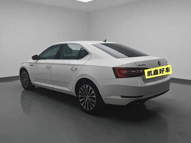 Skoda Superb 2018 — фото 6
