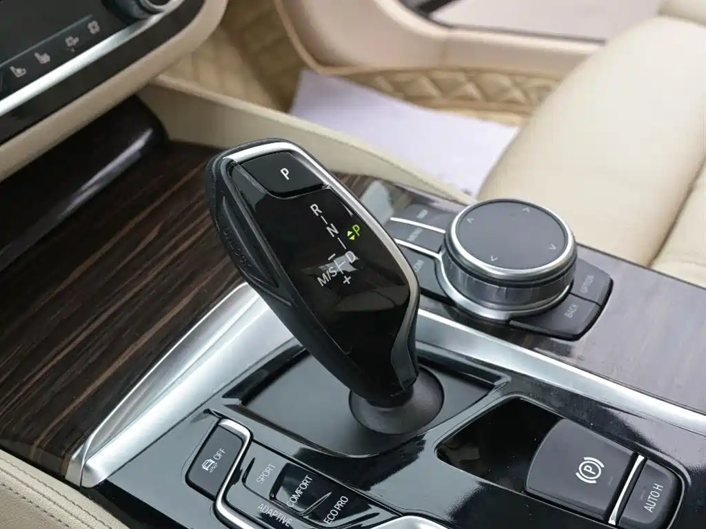 BMW 5 Series 2018 — фото 15