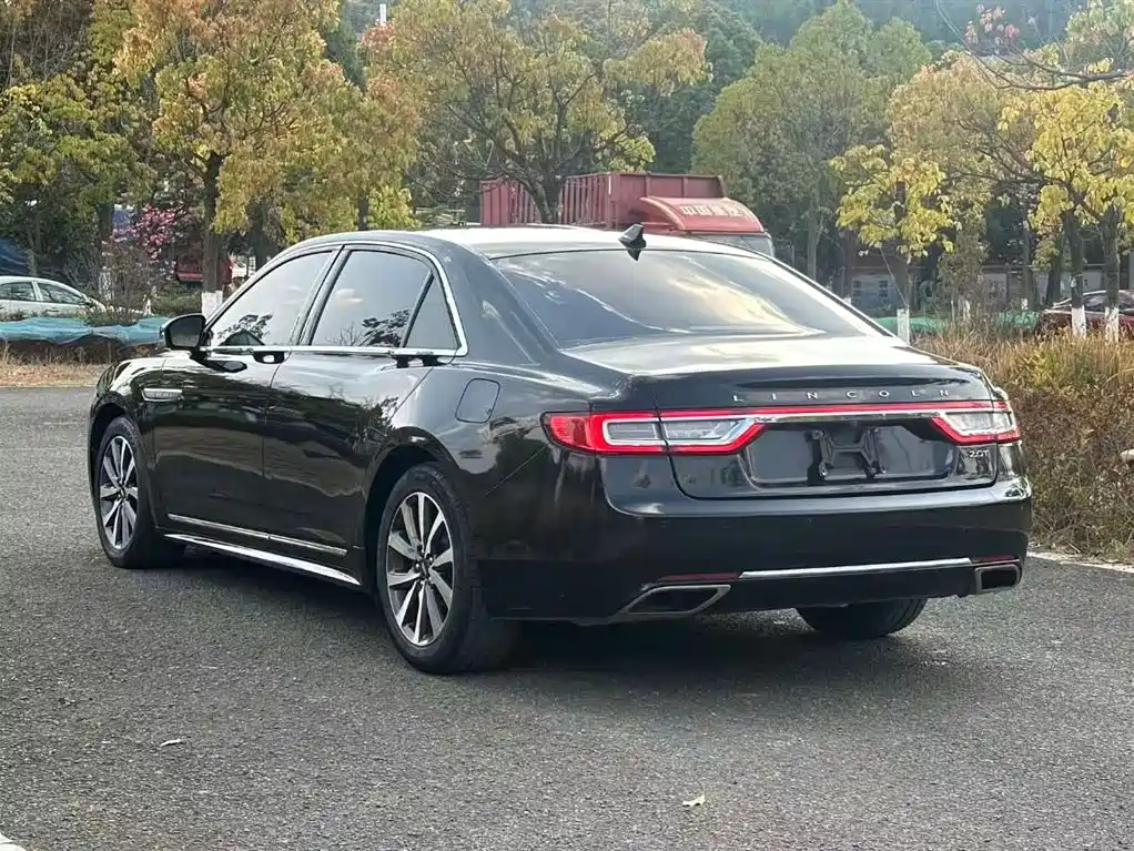 Lincoln Continental 2018 — фото 9