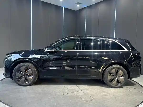 Li Auto L6 2025