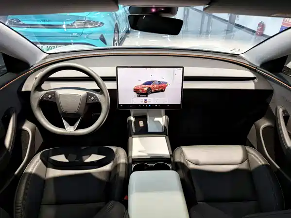 Tesla Model 3 2025