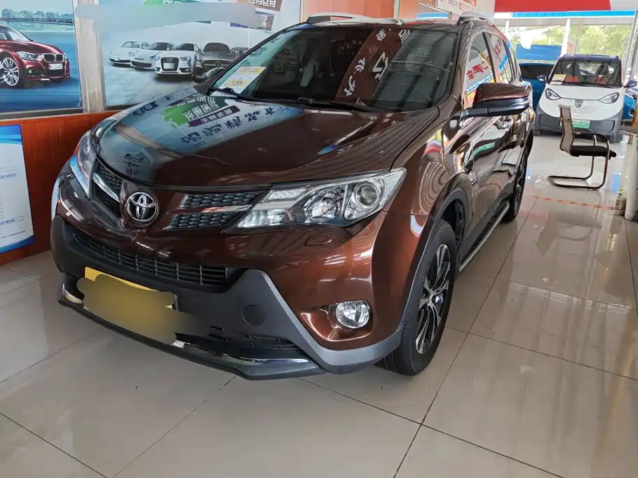 Toyota RAV4 2015 — фото 2