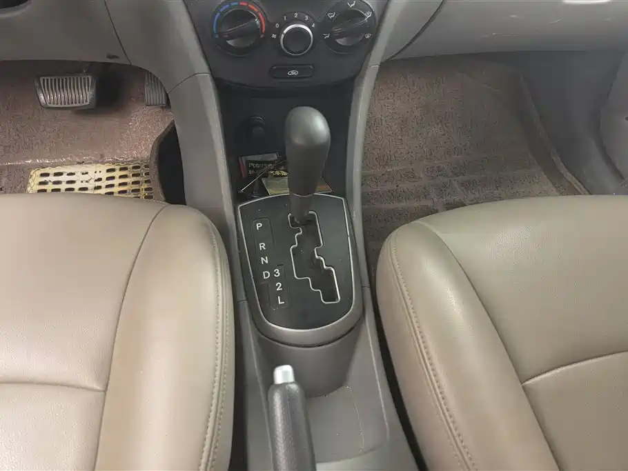 Hyundai Verna 2015 — фото 16