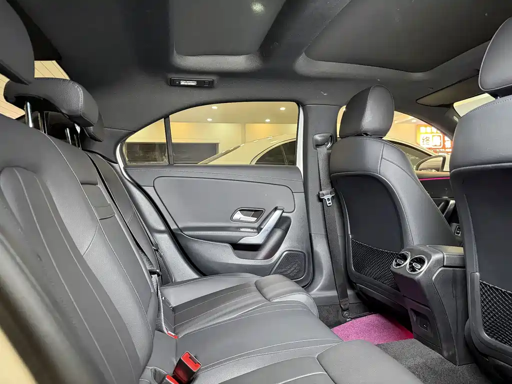 Mercedes-Benz A-Class 2022 — фото 11