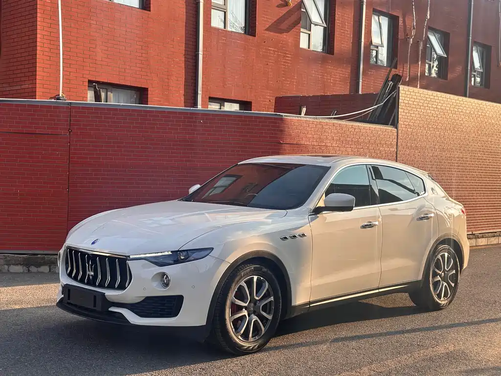 Maserati Levante 2018 — фото 1