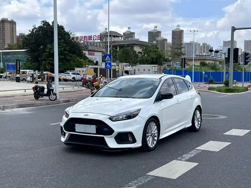 Ford Focus 2018 — фото 1