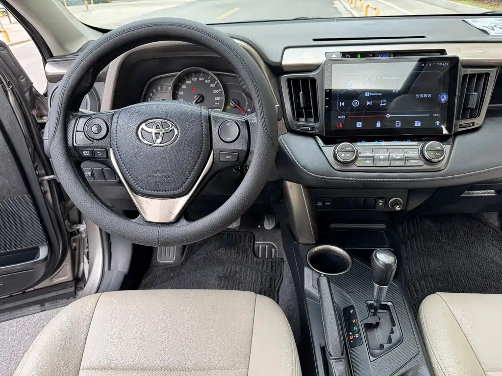 Toyota RAV4 2016 — фото 11
