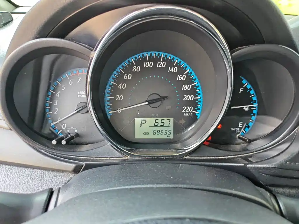 Toyota Yaris L 2018 — фото 12