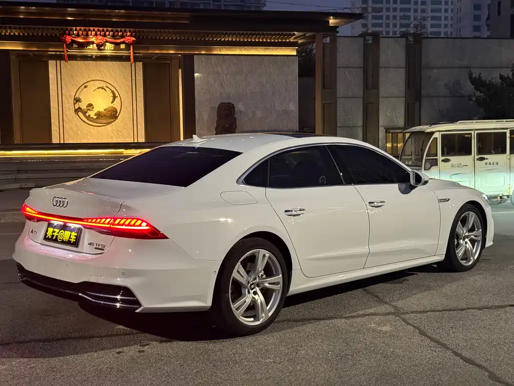 Audi A7L 2023 — фото 2