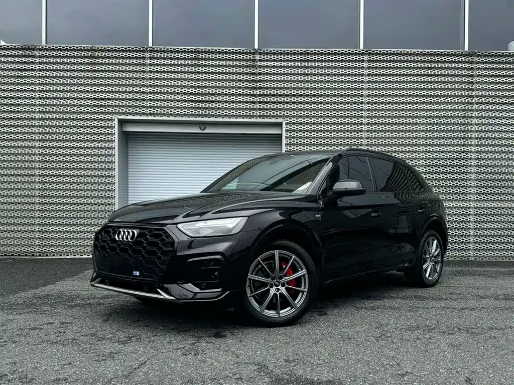 Audi Q5L 2023 — фото 1