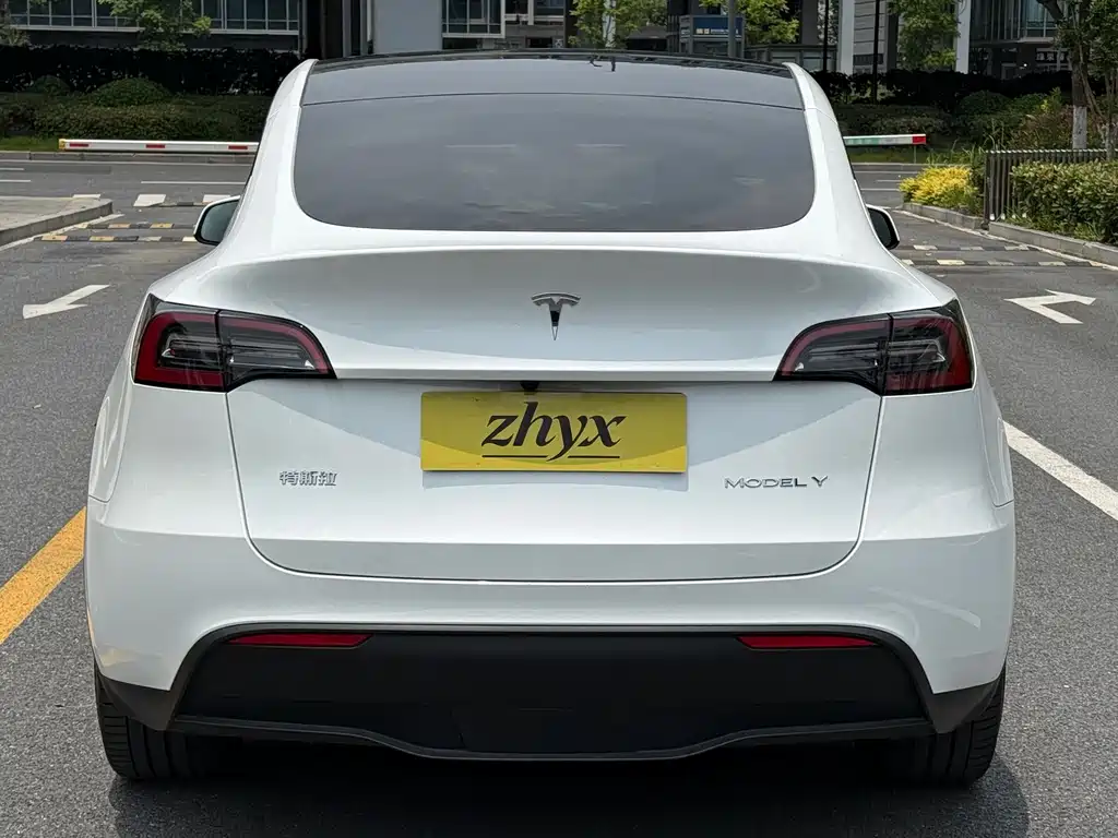 Tesla Model Y 2024 — фото 7
